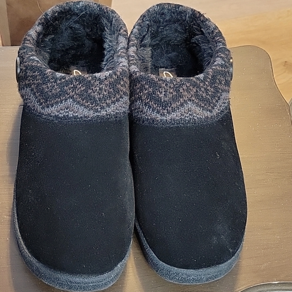 Clark's Nikki insulated suede slippers